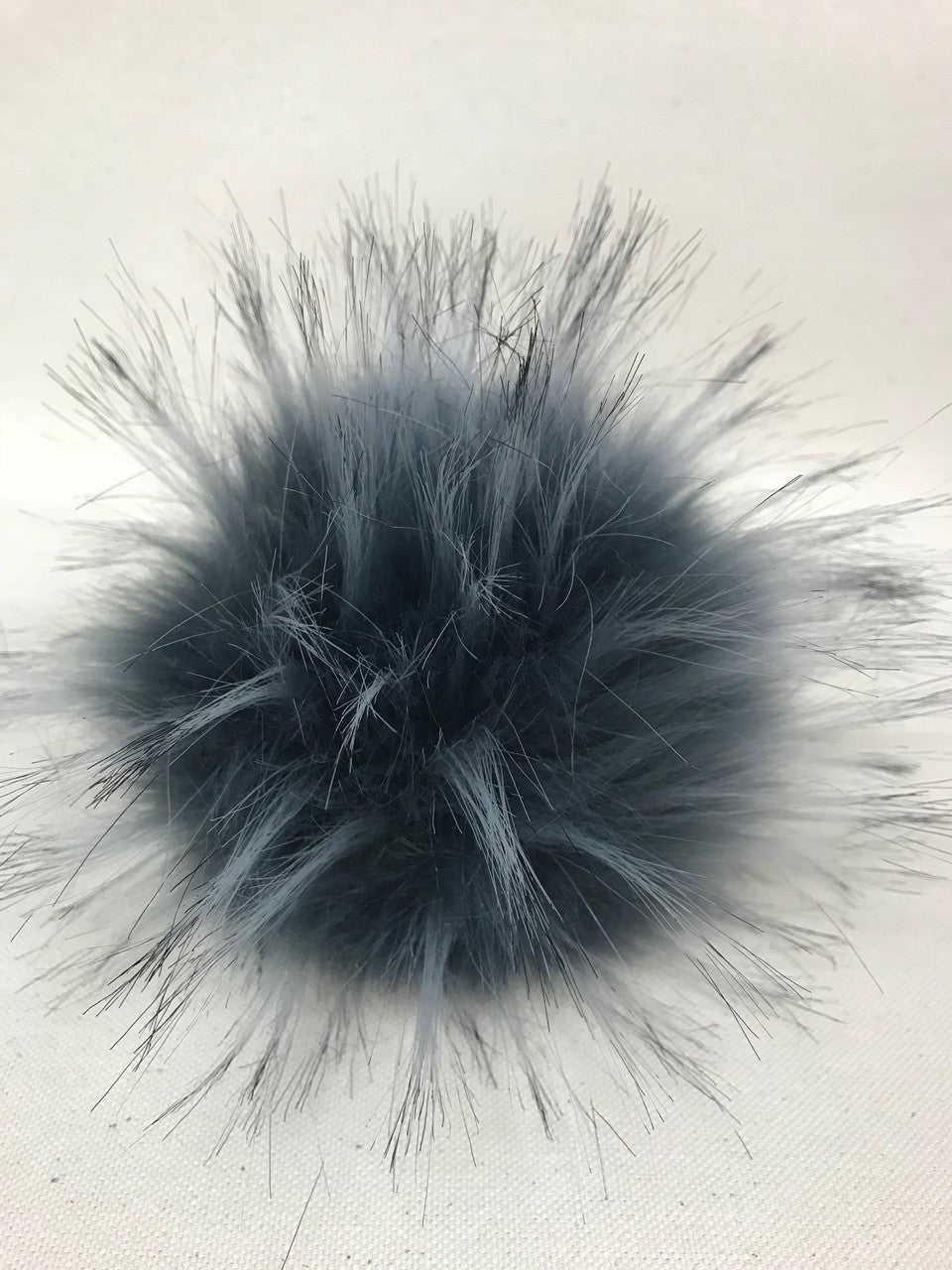 slate faux pompom (13-15 cm)