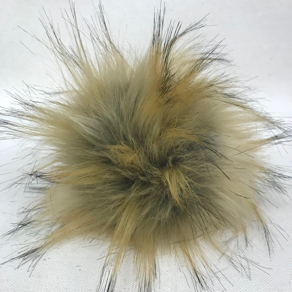 caramel faux pompom (13-15 cm)