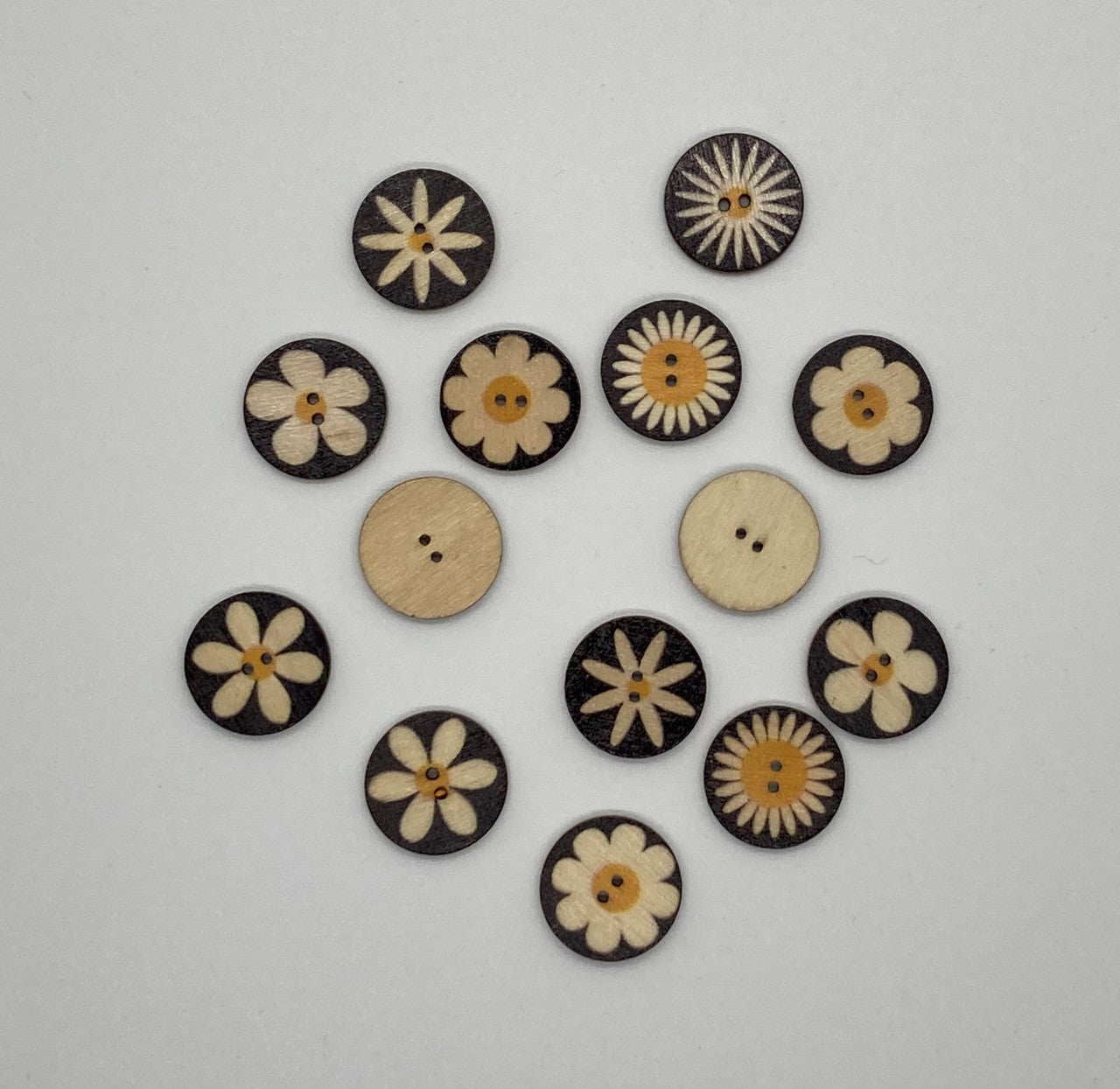daisy tan button - 3/4" (20 mm)