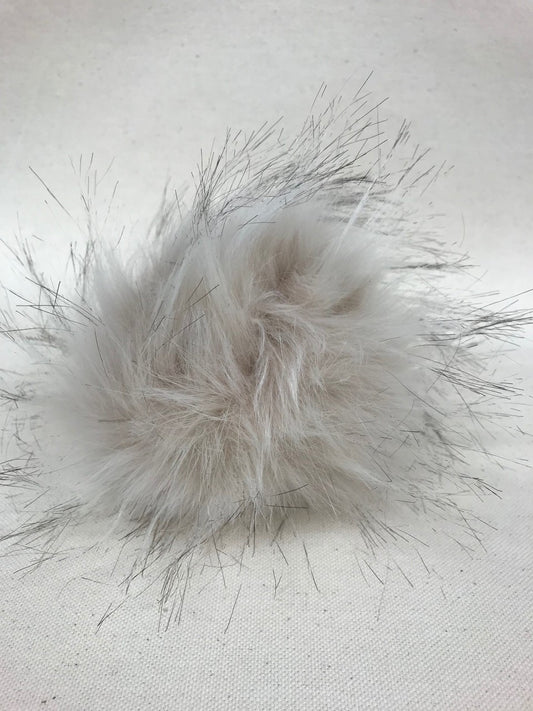 buff faux pompom (13-15 cm)